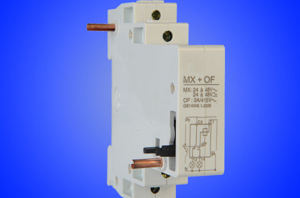  p>脱扣器是与断路器机械上相连的,用以释放保持机构并使断路器自动