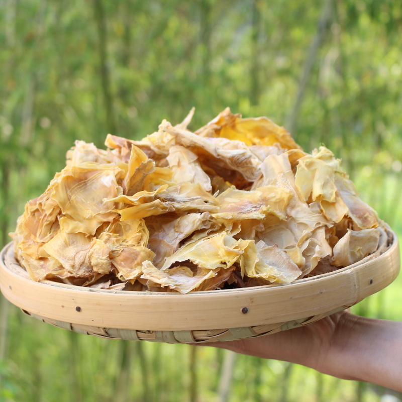  p data-id="go0l0pb92c">笋衣一般采用毛竹笋的笋衣裳制成.