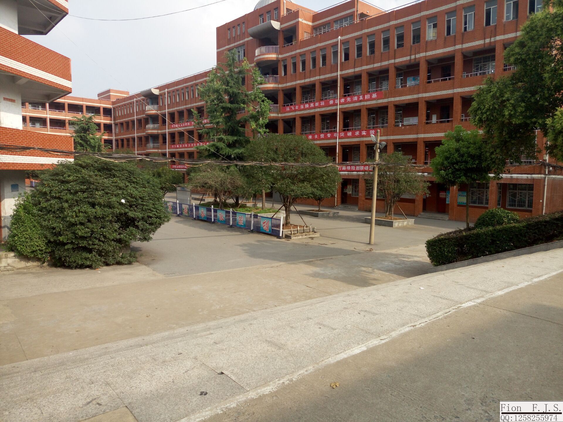  p>信阳市第二高级中学,创建于1956年,是一所具有光荣历史的名校.