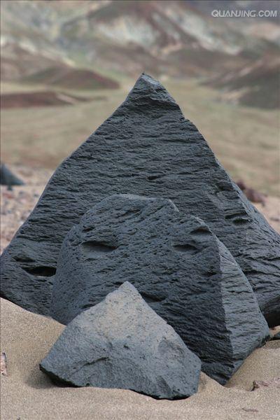 适合的农作物应是耐旱的.包括有:灰漠土,灰棕漠土,棕漠土等.