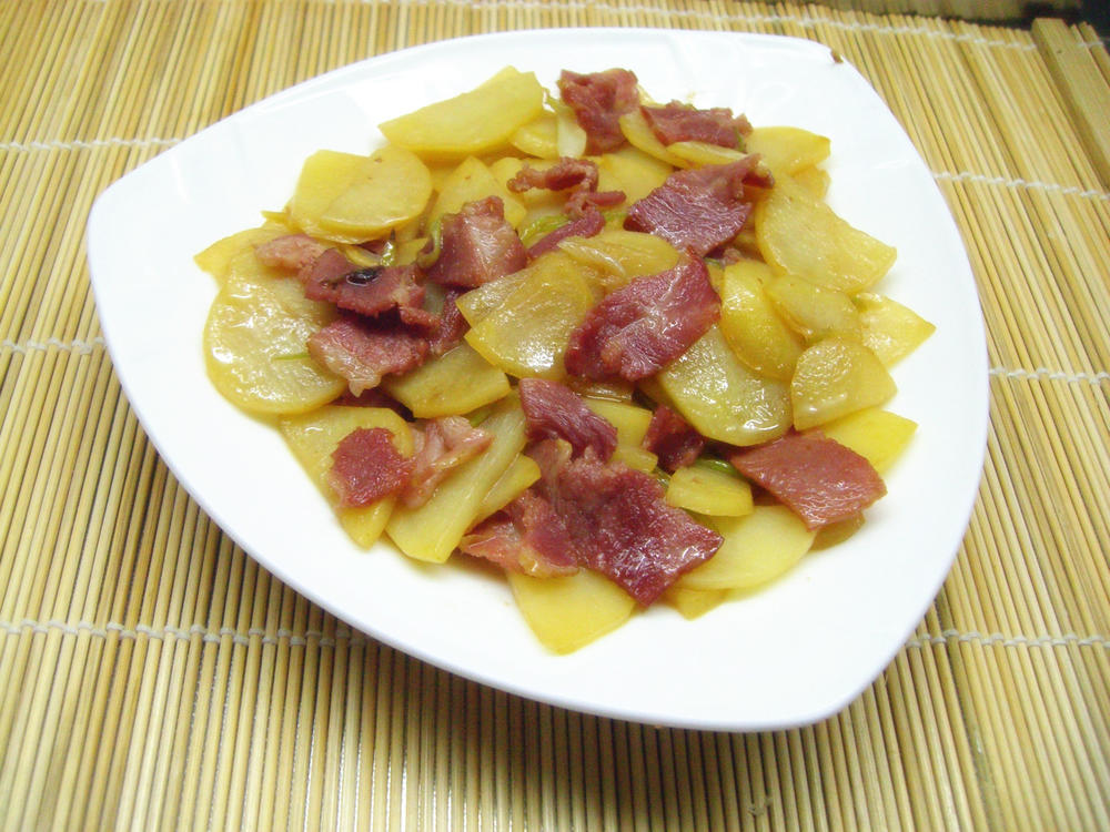 土豆片炒培根