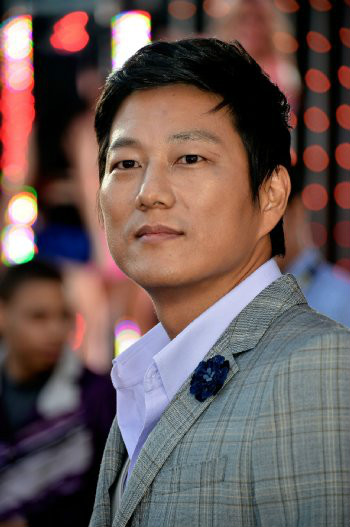  p>成康(sung kang),本名康成浩,1972年4月8日出生,韩裔男演员,制片人