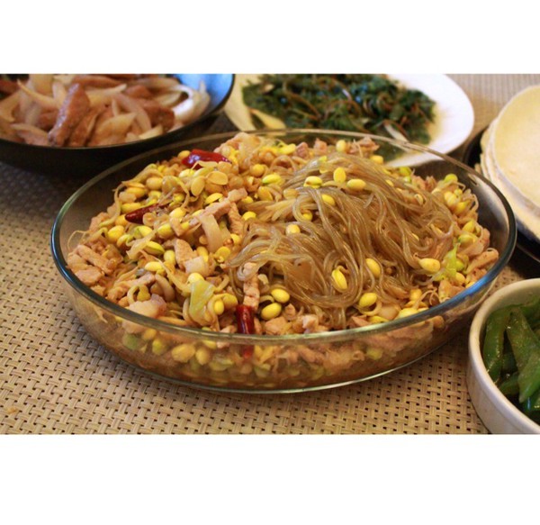 黄豆芽炖小酥肉