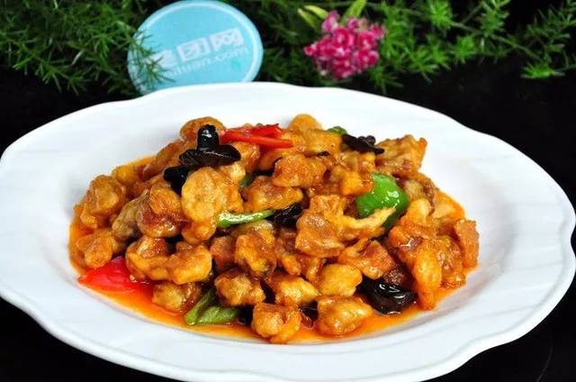  p data-id="gnwfzvdhcd">酸辣里脊以口味和原料合名,是甘肃天水传统