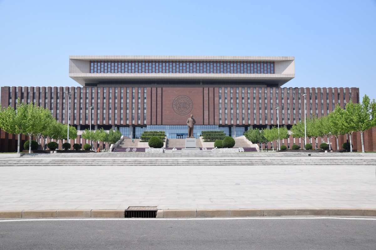 大学津南校区是位于<a target="