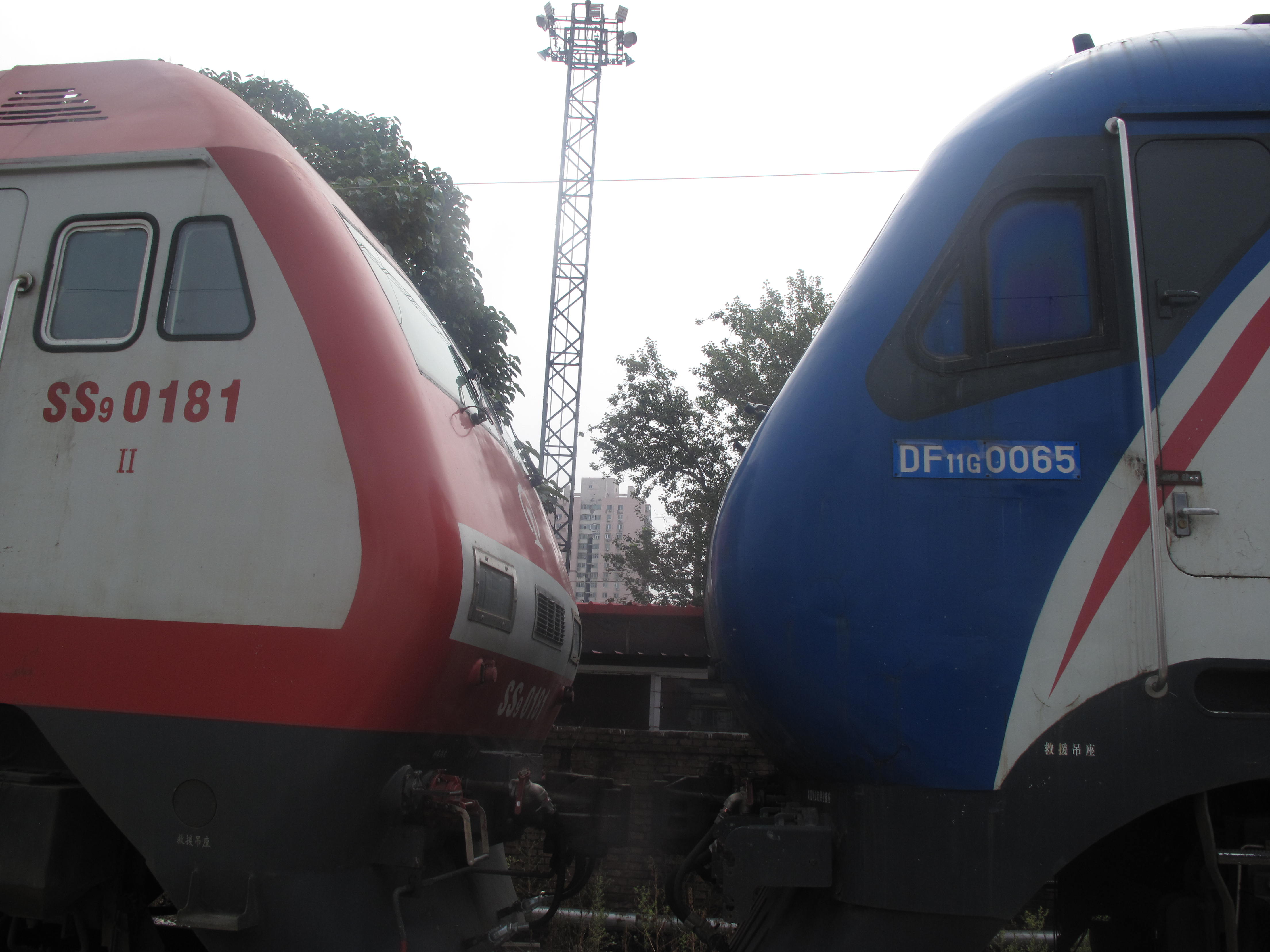 东风11g型内燃机车