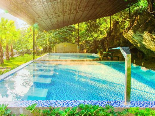  p>小华山温泉度假村位于清远市清新区浸潭镇下迳村小华山风景区. /p>