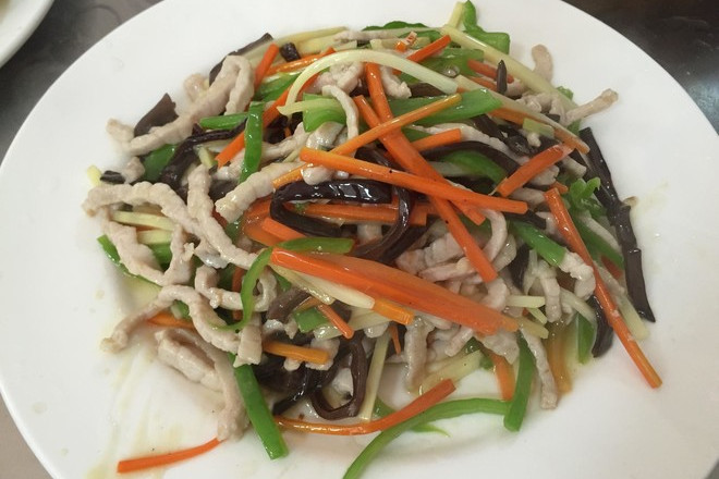 data-id="gn9cspf9jz">五彩牛肉丝是一道广东省的传统名菜,属于粤菜