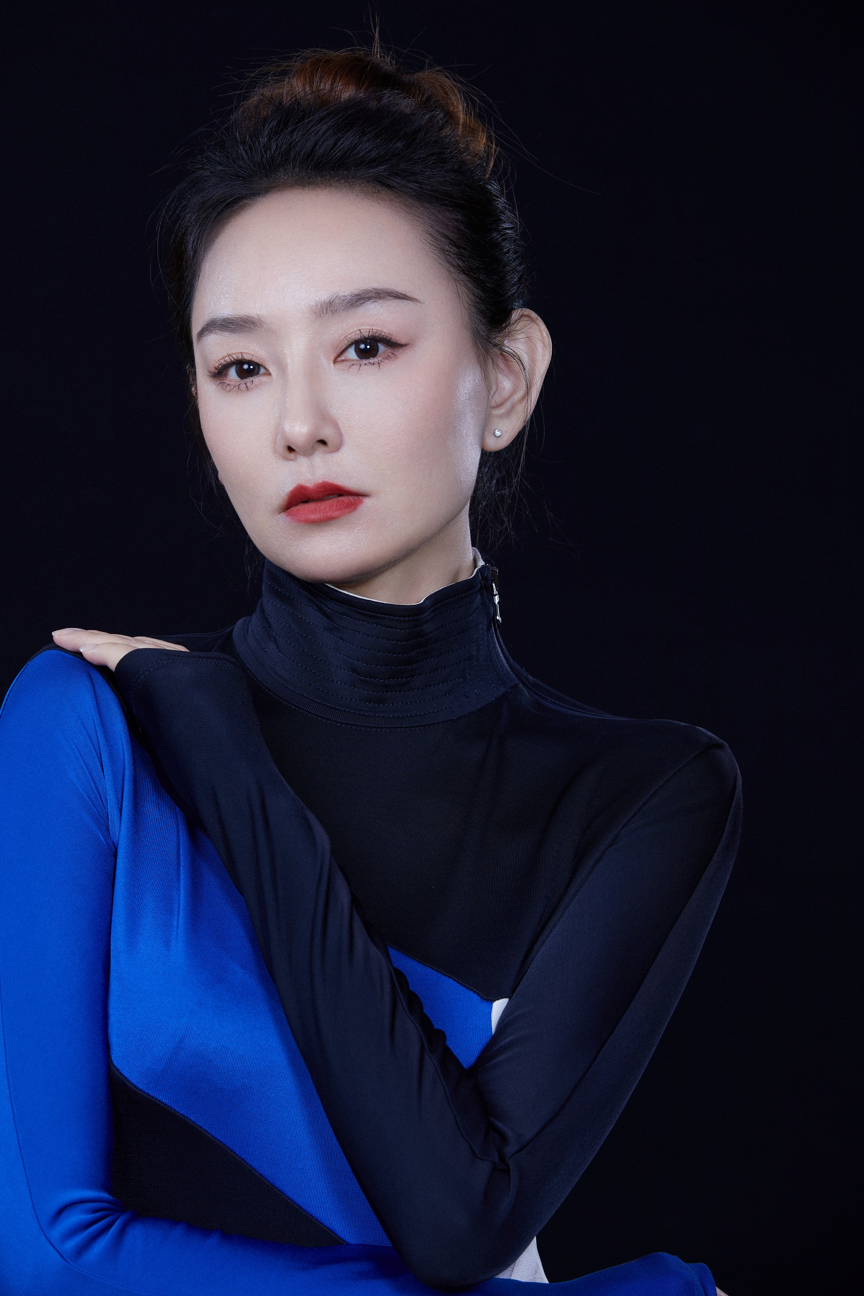 邓荔心,原名邓莉,中国内地影视女演员,毕业