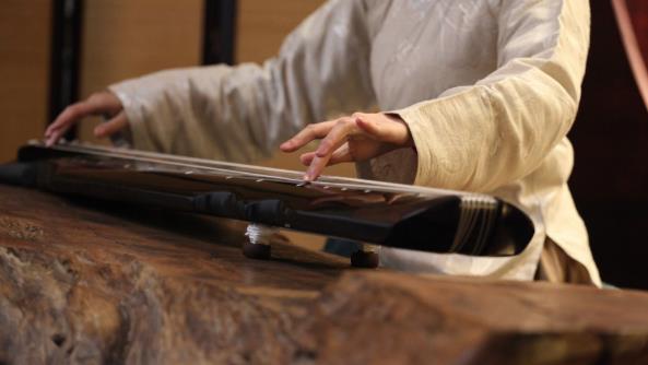 《锦瑟》解读之一 李商隐这首诗到底说了些什么_百科TA说