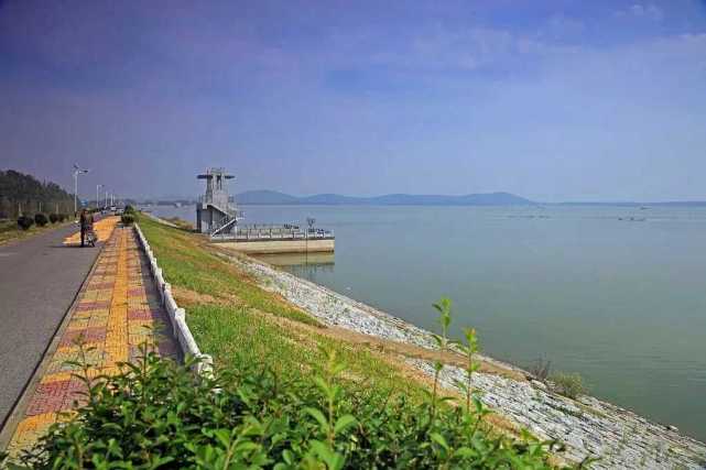c1p66vs">悬水湖景区是中国徐州市4a级景区,位于铜山吕梁山风景区中部