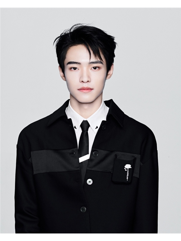  p>施展,1998年5月14日出生于重庆市,中国内地流行乐男歌手,影视演员.