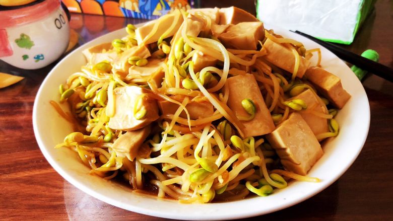 黄豆芽炖豆腐