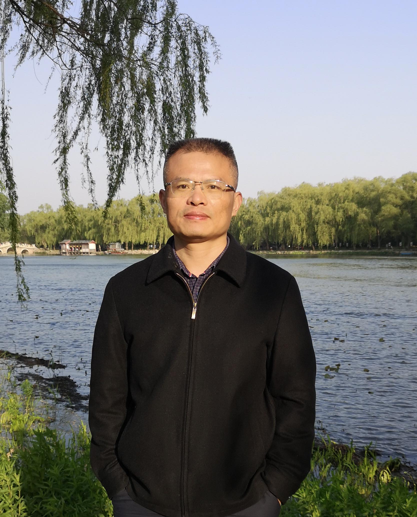 获硕士学位;现为 a target="_blank" href="/item/暨南大学/154250"