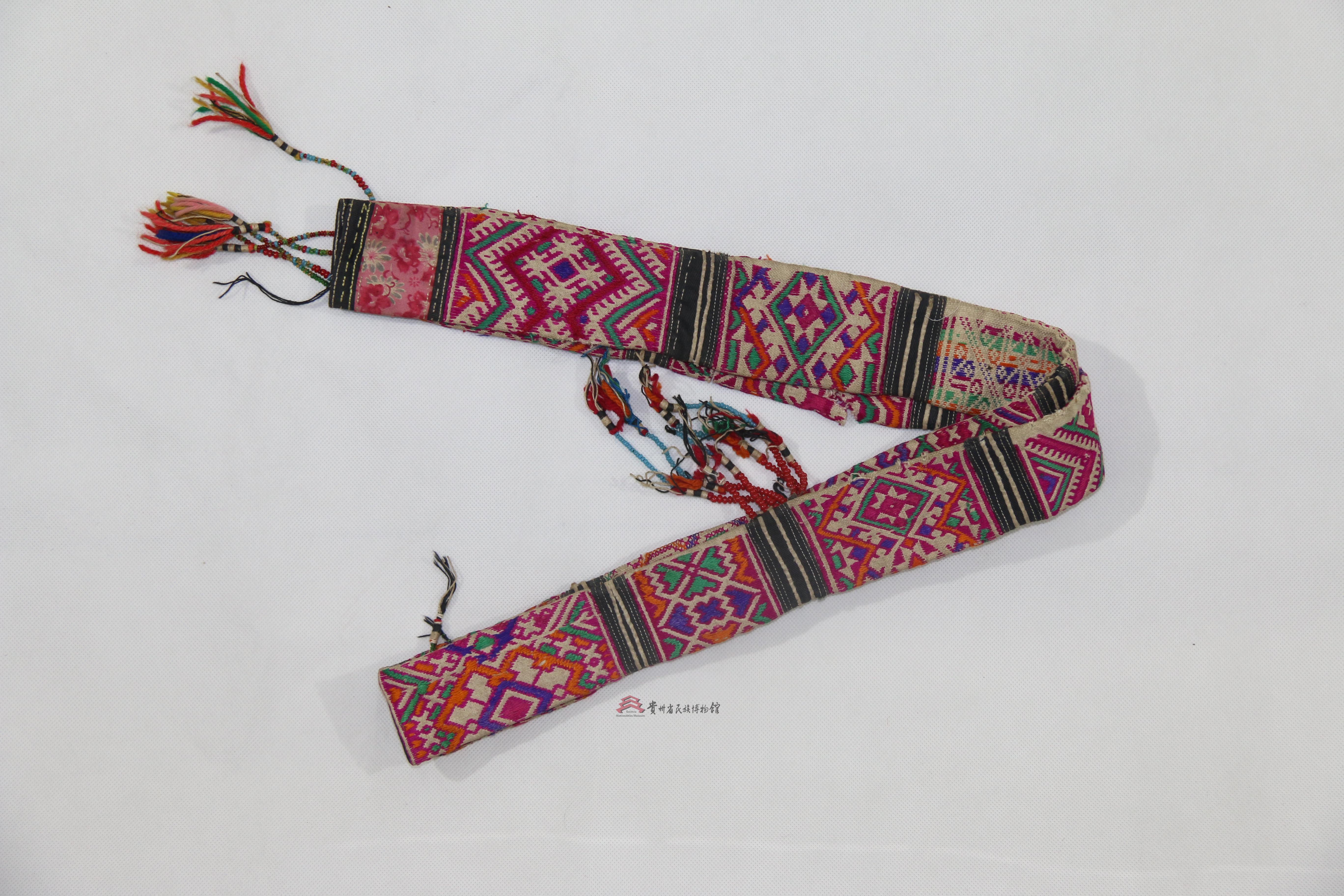 当代云南弥勒彝族挑花流苏腰带