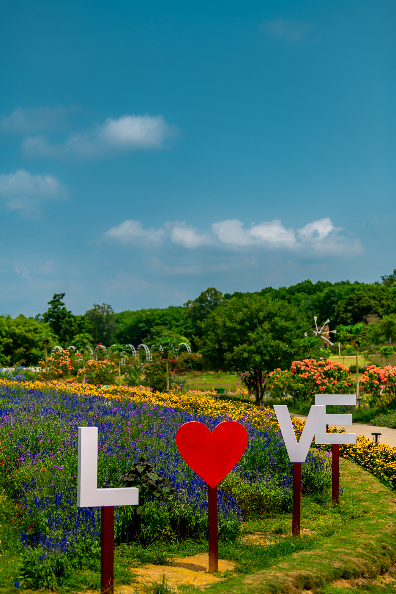  p data-id="sawrjgda2kyk">香草田园,坐落于海南省定安县龙湖镇,与