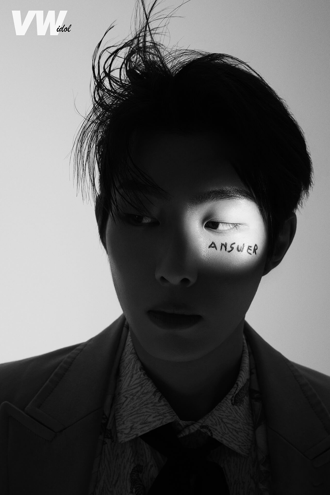 wang),本名王政熊,1998年7月30日出生于巴西圣保罗,祖籍四川成都,中国