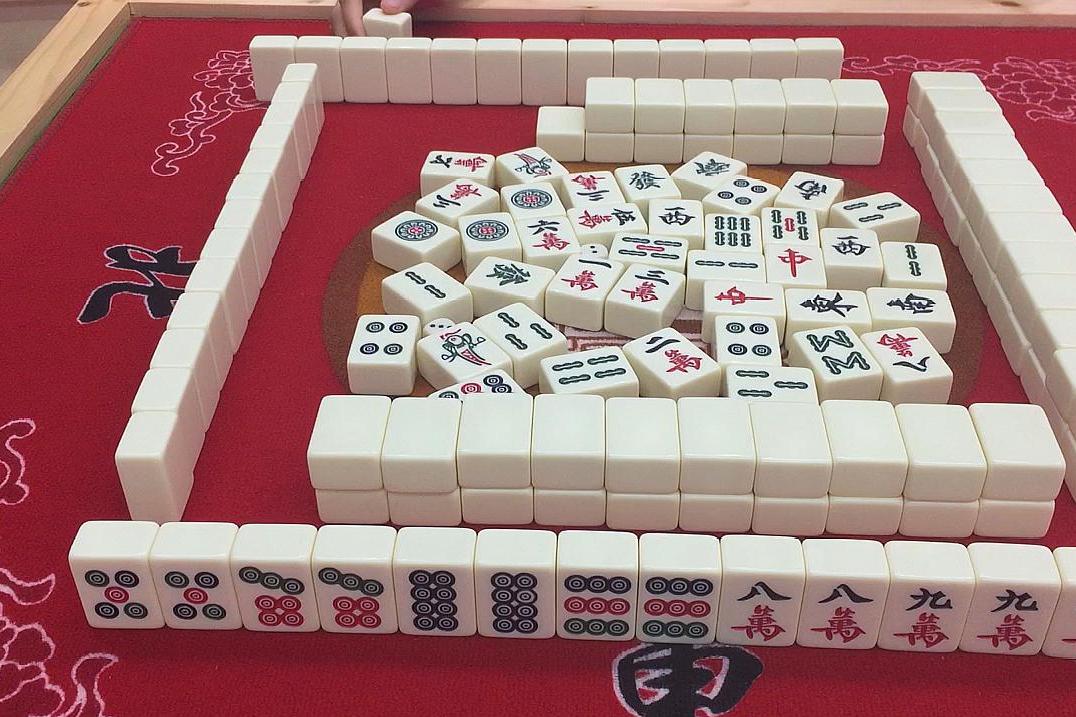 七小对胡牌是24番,不重复计算门清,单钓的番数.