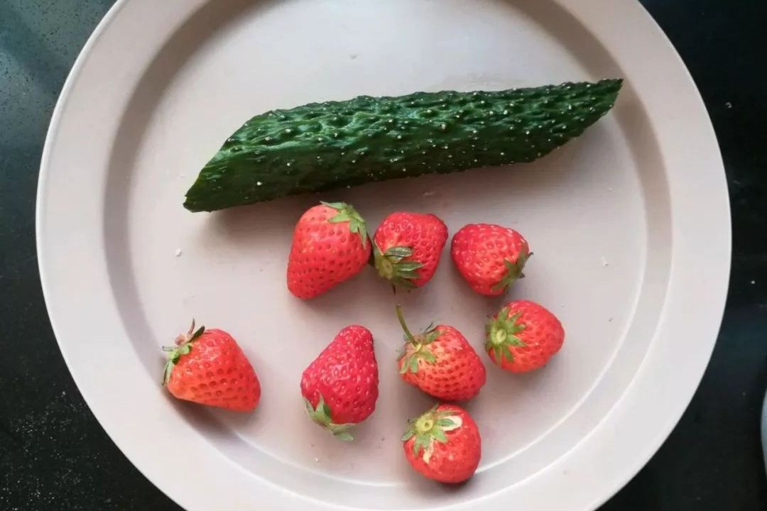 草莓黄瓜