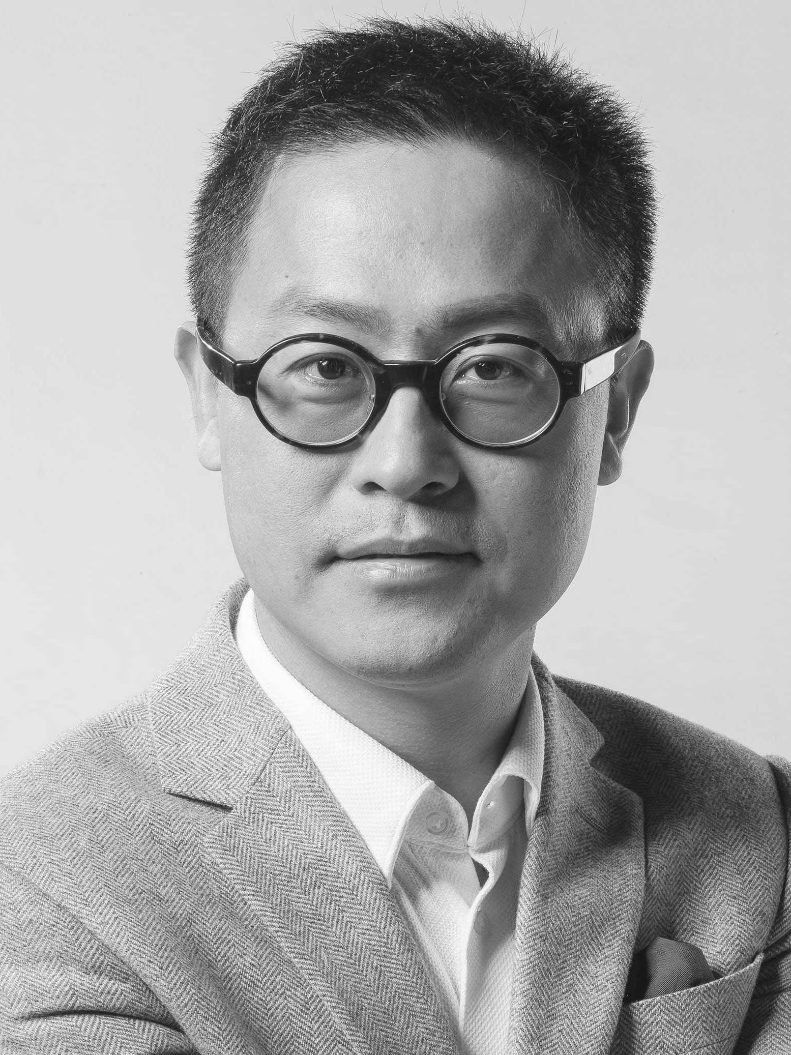 毕业于 a target="_blank" href="/item/中央工艺美术学院/5328531"