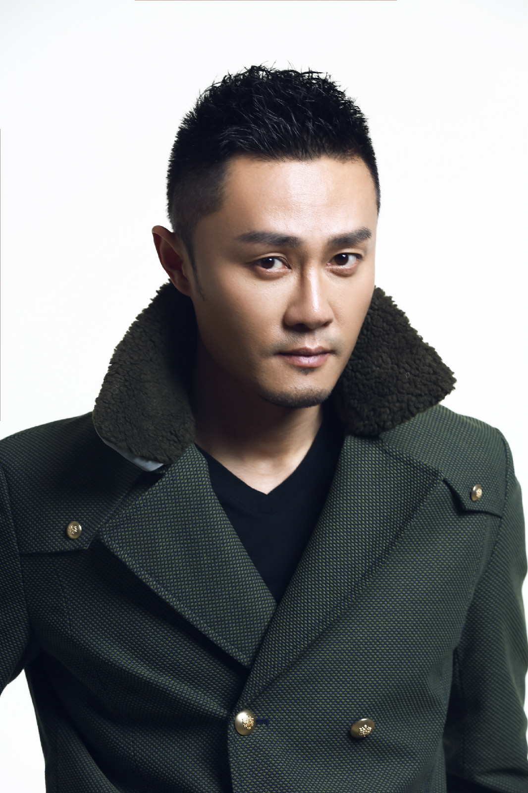  /p> p>2003年,参演都市浪漫爱情剧《佳人有约》,从而进入演艺圈.