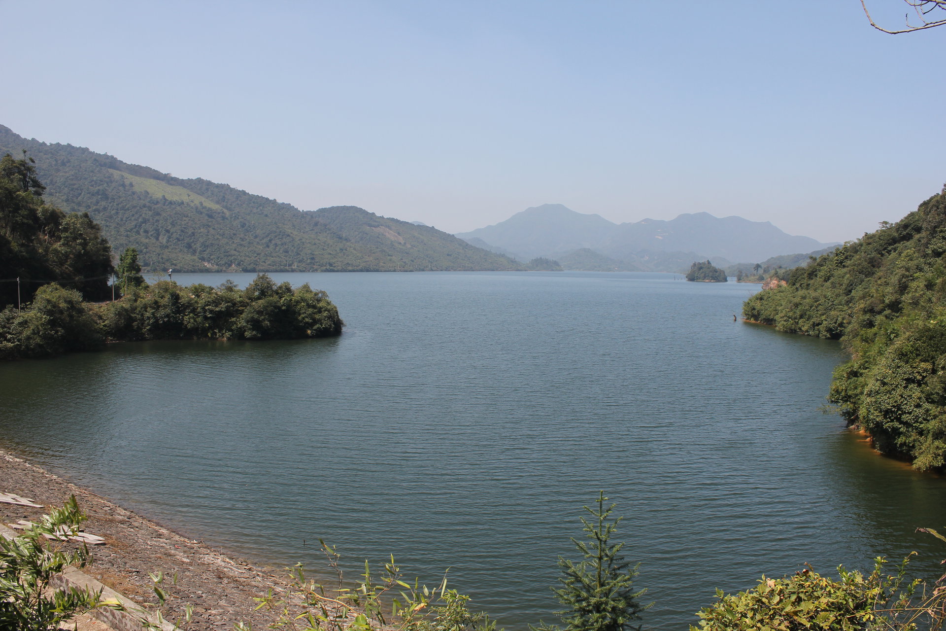 别名板洞水库,是广东省的一处景点,位于广东省连南瑶族自治县的南部
