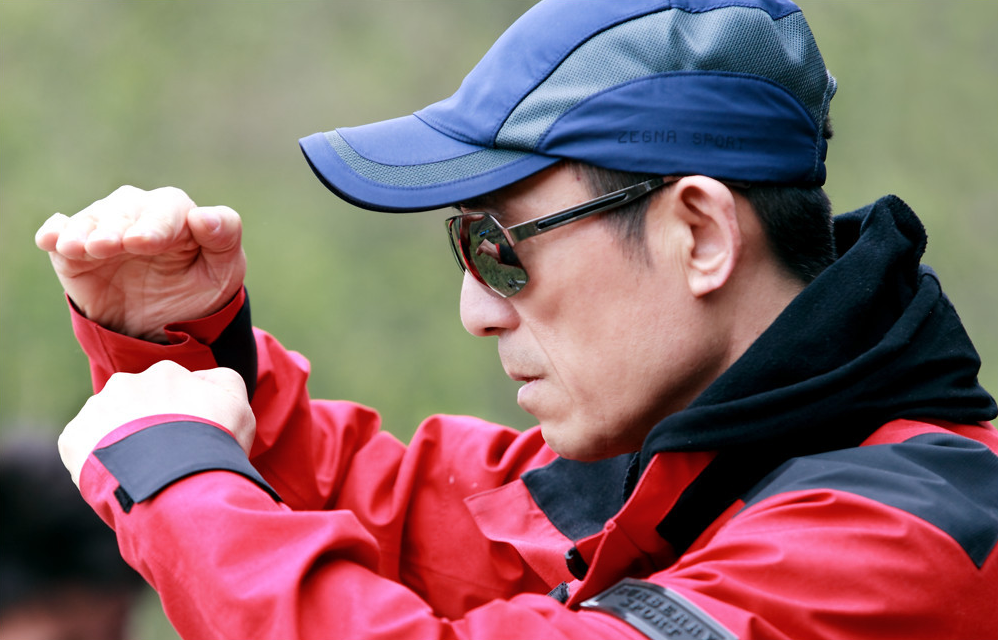  p>张艺谋,1950年4月2日出生于 a target="_blank" href="/item/陕西