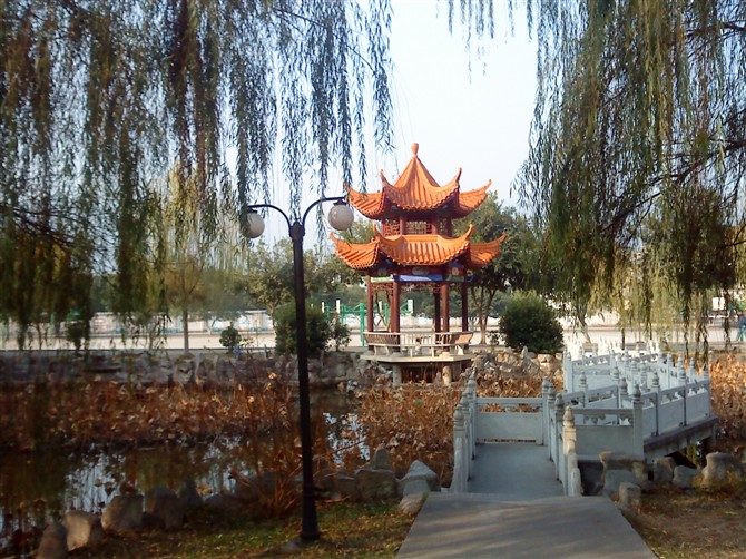  p data-id="gnbl12nvsq">上林县中学坐落于广西中部的 a target="