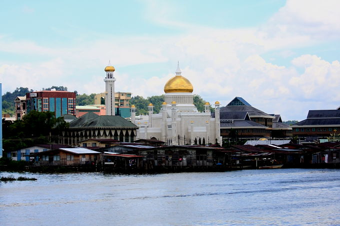  p>斯里巴加湾市(马来语:bandar seri begawan),位于文莱-摩拉区,面积