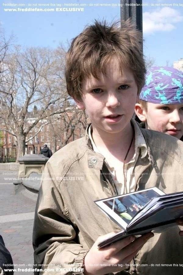  p>弗莱迪·海默(freddie highmore),1992年2月14日出生于英国伦敦