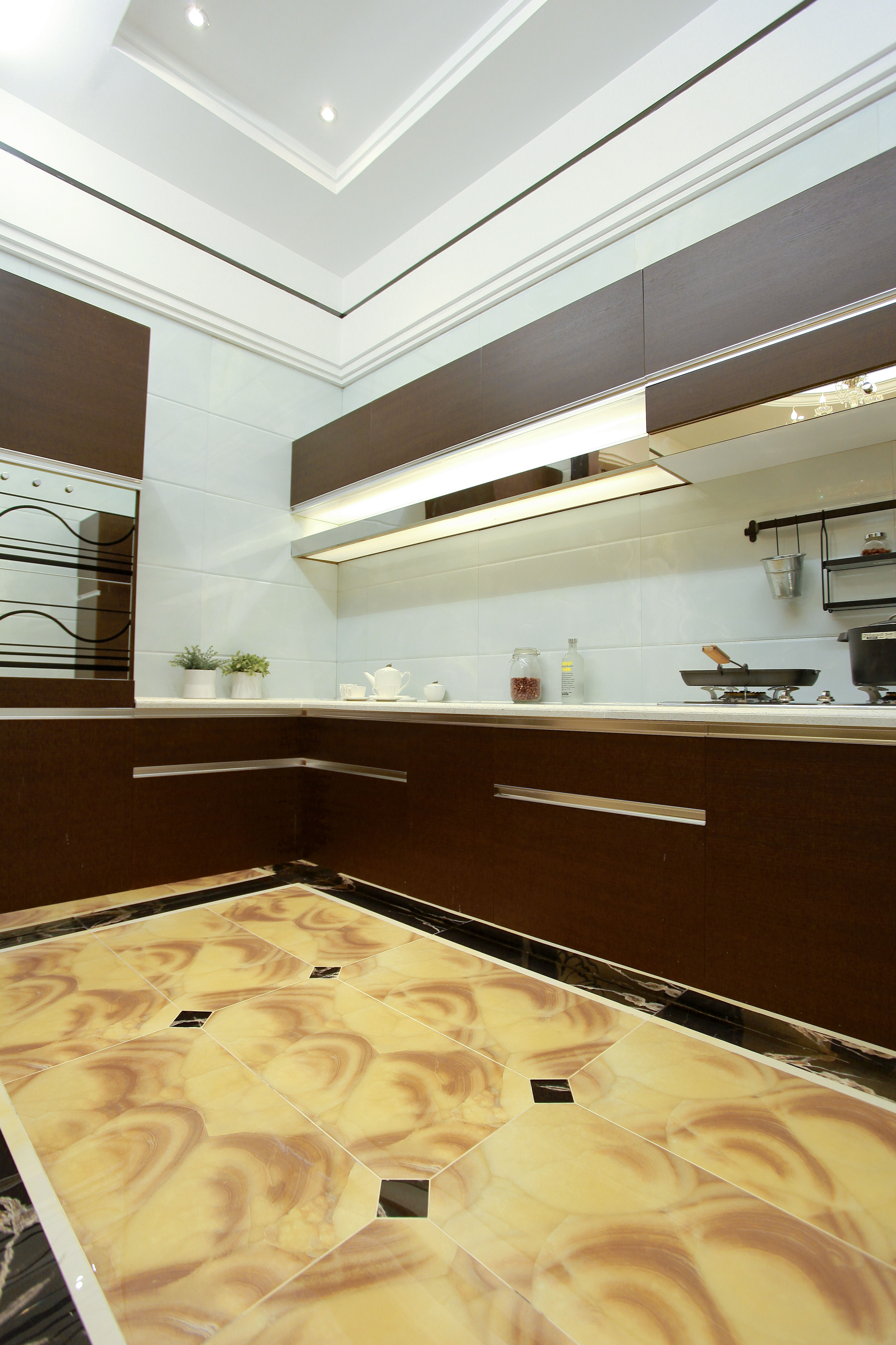 陶瓷有限公司 /a>2004年创立红蜘蛛瓷砖这个极富挑战与震撼力的品牌!