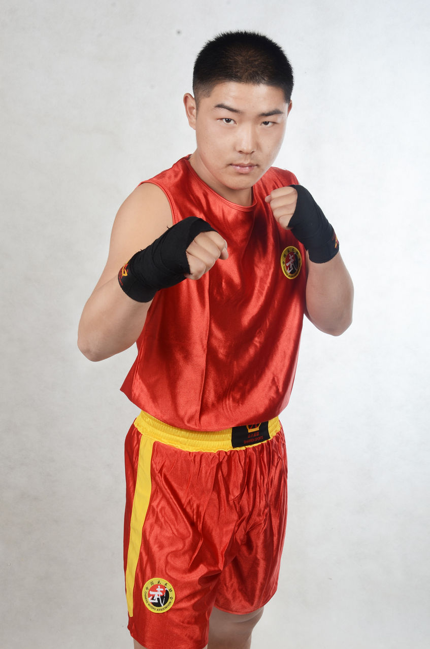  p data-id="gnwhp3el4i">散打服,就是散打专业训练的服装.