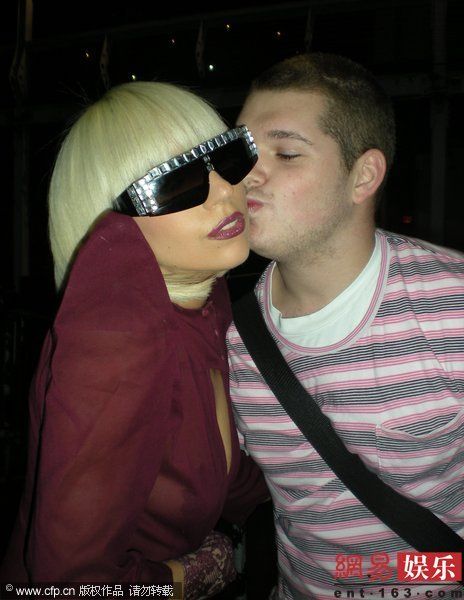  p>lady gaga,原名史蒂芬妮·乔安妮·安吉丽娜·杰