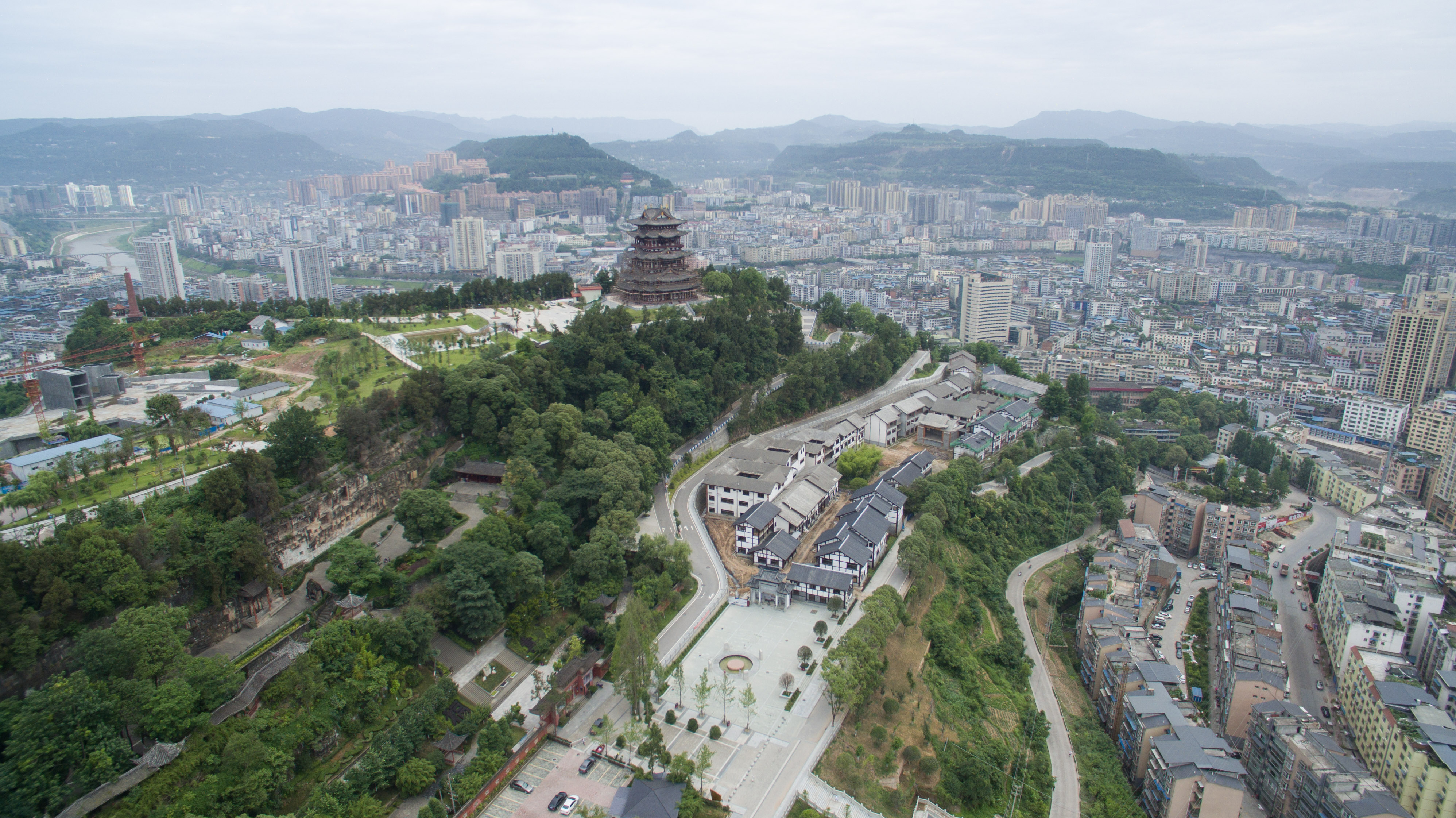  p>2011年5月,经巴中市委,市政府研究决定,由原巴州区所属的良种场,农