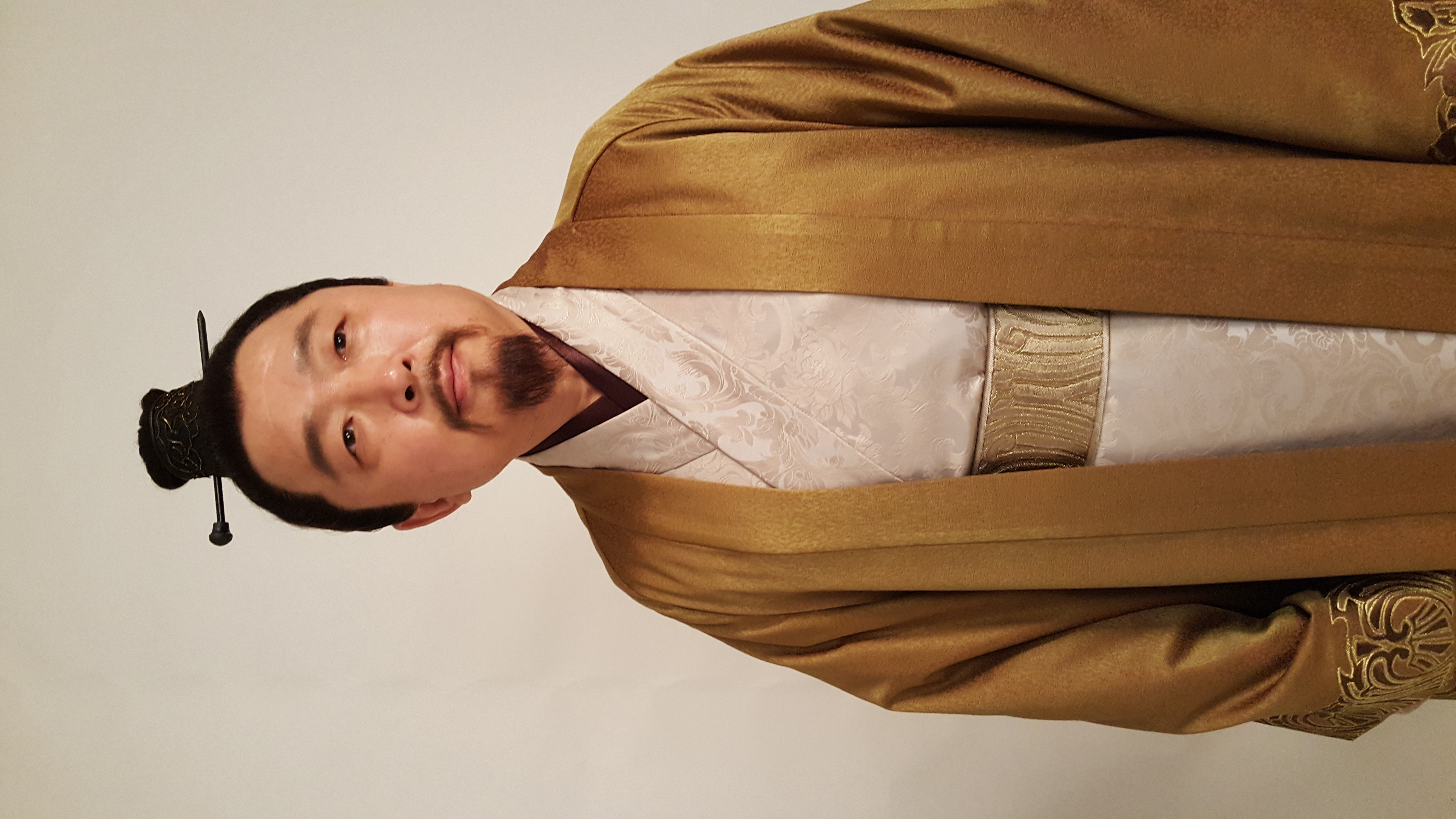 abfy5">谭希和,1959年4月10日出生于中国陕西省西安市,中国内地男演员