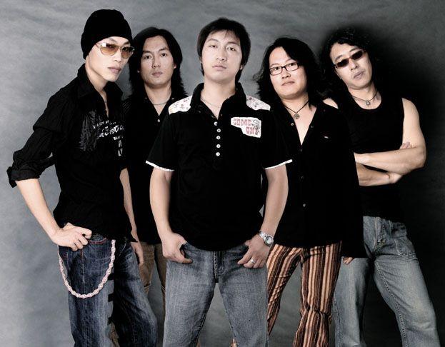  p>天空乐队,2001年8月成立.