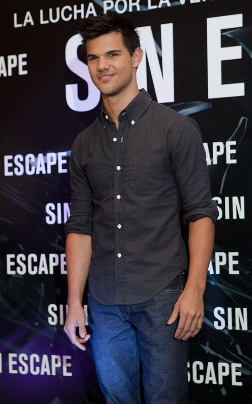  p>泰勒·洛特纳(taylor lautner),1992年2月11日出生于美国密歇根州