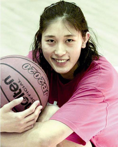  p>隋菲菲,女,汉族,1979年1月29日出生于山东青岛的一个体育家庭,曾是
