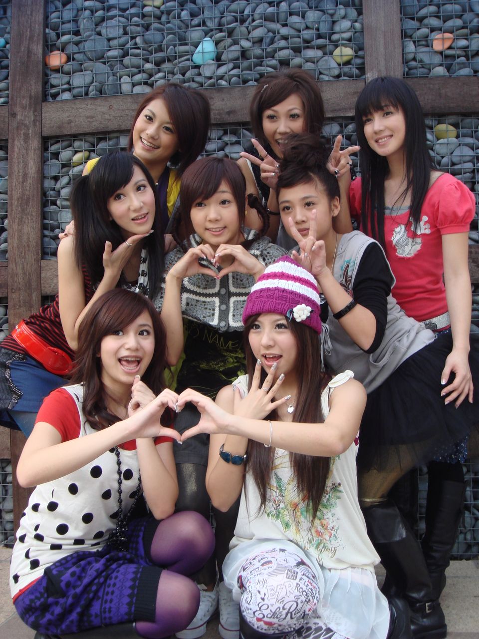  p>黑涩会美眉,台湾九人女子组合,成员有 a target="_blank" href="