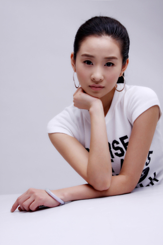  p>蒋婧,1984年11月9日出生于江苏扬州,中国大陆女演员.