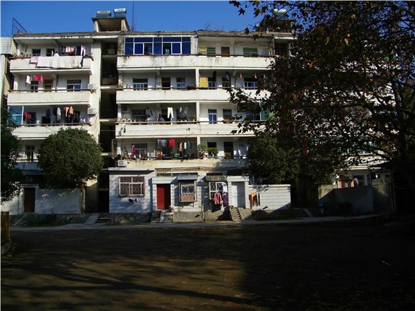  p>红安县实验中学创建于1999年8月,位于 a href="#" data-lemmaid="