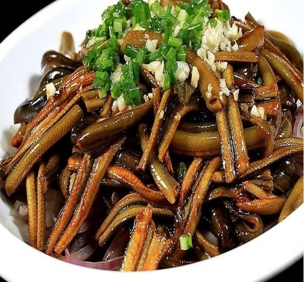  p data-id="go0lwcspkd">银韭鳝丝是以 a ta