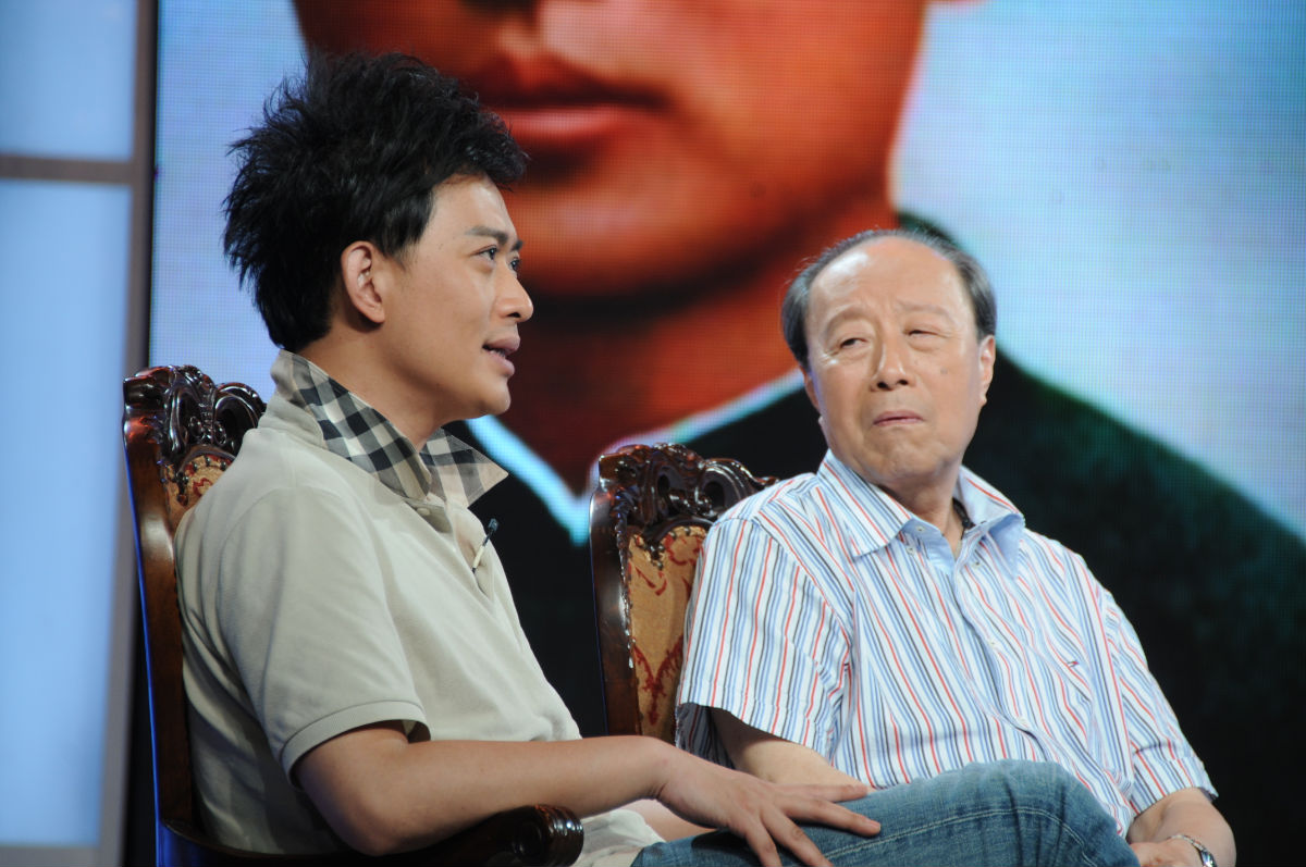 《背后的故事》是 a target="_blank" href="/item/湖南卫视/220836"