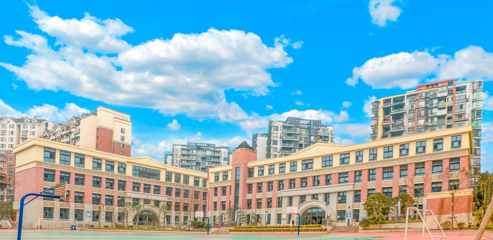 年7月31日研究决定,同意成立的一所城区小学,渝北区旭辉小学筹建组
