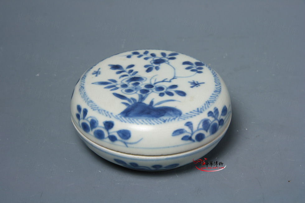景德镇窑青花花卉纹粉盒,清代<a target="