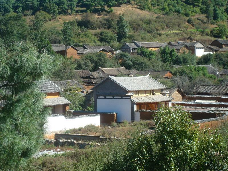 data-lemmaid="3968667">洱源县 /a>右所镇,地处右所西边,距右所镇