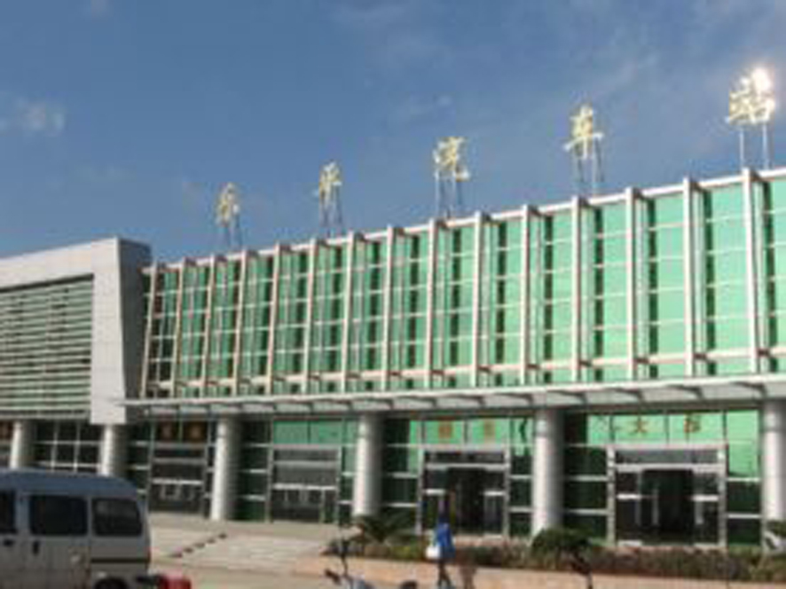  p>乐平汽车站位于乐平市区以北的大连路与东风路交汇处,总占地面积