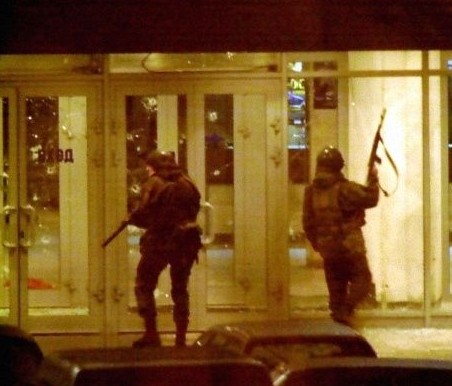 东南区的莫斯科轴承厂文化宫大楼剧院,胁持文化宫内的850多名人质