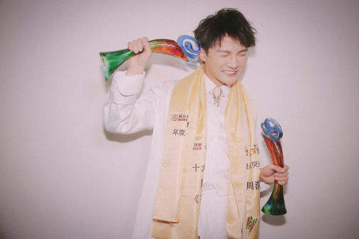 周深获奖照