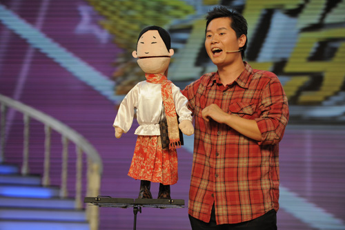 2009年独自来到北京后,自学自练腹语,自2010年5月参加 a target="